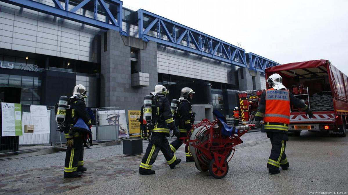 Fire guts section of Paris science museum – DW – 08/20/2015