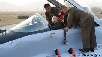 Nordkorea Kim Yong Un in Flugzeug