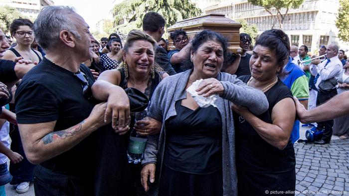 Begräbnis eines Mafia-Bosses in Rom, 20.08.2015 (Foto: (Massimo Percossi/ANSA via AP)