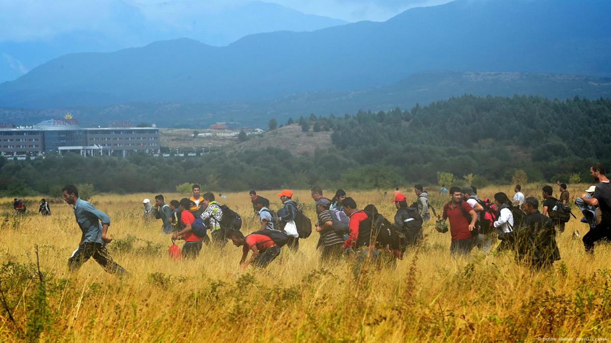 Tausende Flüchtlinge Auf Balkan Route Dw 24 08 2015