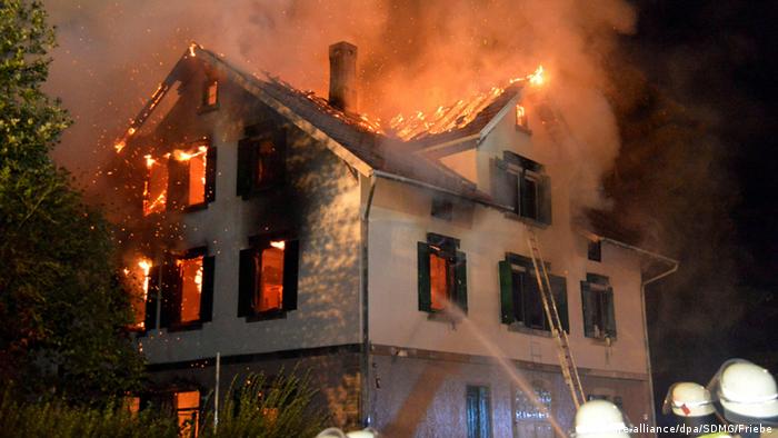 Deutschland Brandanschlag an Asylbewerberheim in Weissach