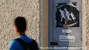Deutschland Gegen Flüchtlinge gerichtetes Plakat in Nauen