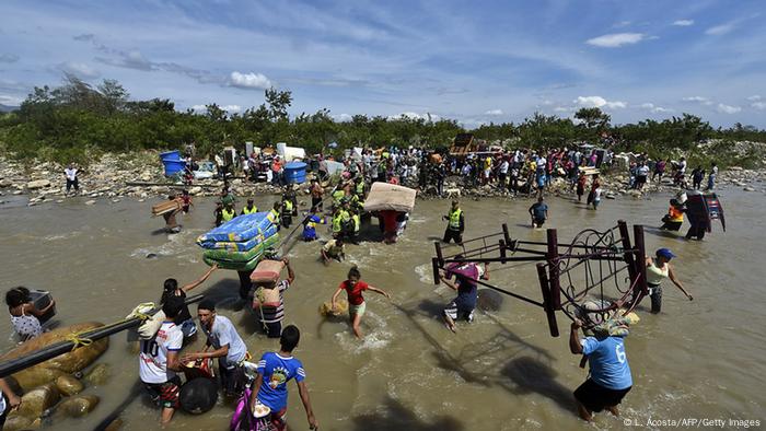 Venezuela weist Tausende von Kolumbianern aus