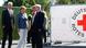 Bundeskanzlerin Angela Merkel bei der Ankunft vor der Flüchtlingsunterkunft in Heidenau (reuters) Bundeskanzlerin Angela Merkel bei der Ankunft vor der Flüchtlingsunterkunft in Heidenau (reuters)