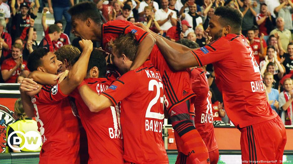 gestickter Übergabewimpel Bayer 04 Leverkusen-FC Bate Borisov 16.09.2015 