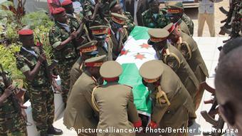 Burundi Adolphe Nshimirimana Sarg Beisetzung Trauerfeier (Foto: AP)
