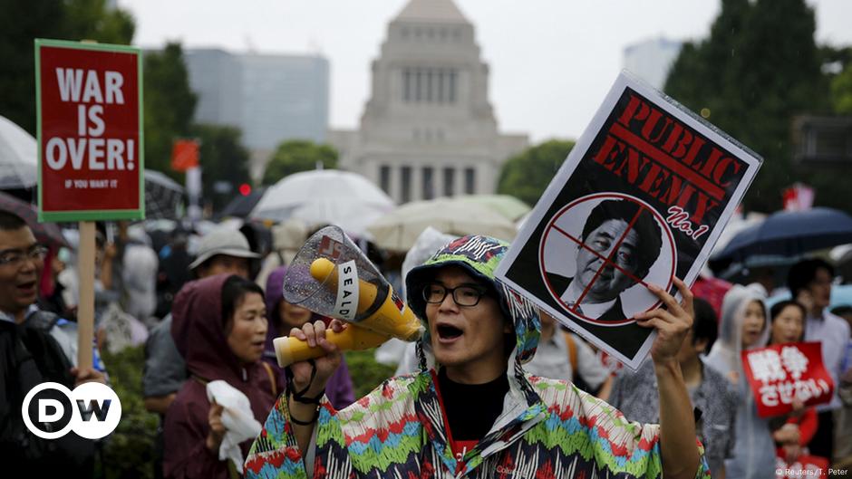 Mass Protests In Tokyo Against Military Bills – DW – 08/30/2015