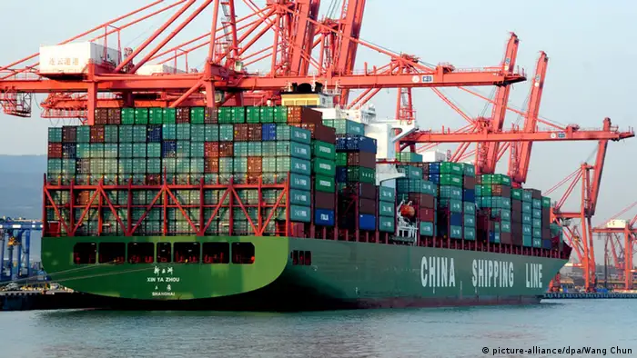 China Symbolbild Einbruch Wirtschaft Export Börse (picture-alliance/dpa/Wang Chun)
