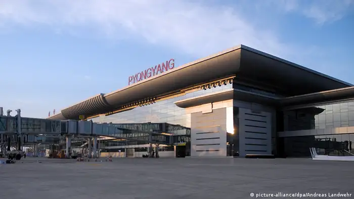 Nordkorea Pjöngjang Flughafen neu Terminal Hauptgebäude Flugverkehr