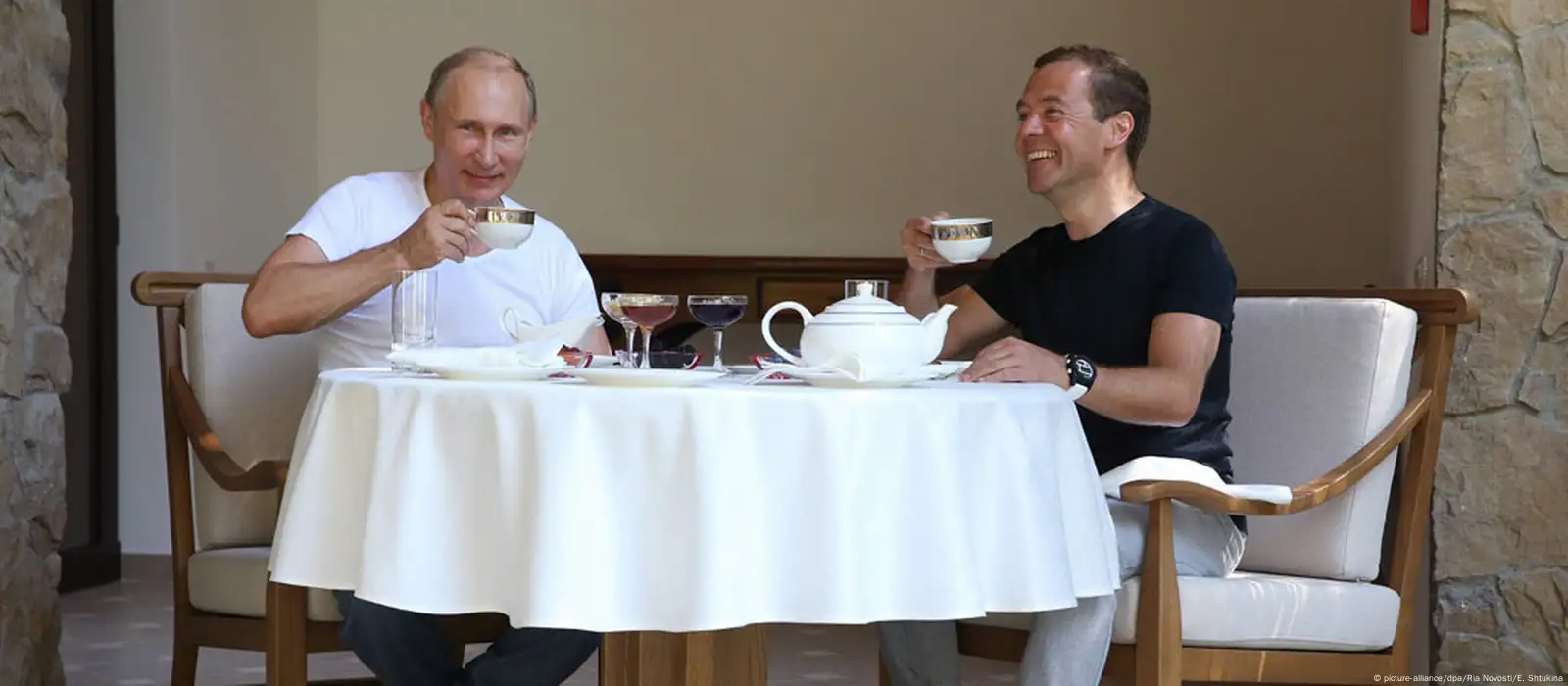 Тандем неразлучен: почему Путин держится за Медведева – DW – 08.05.2018