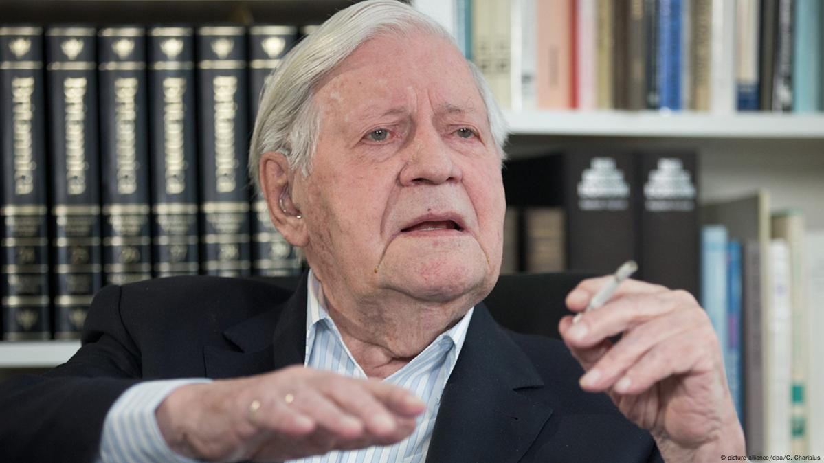 Helmut Schmidt's passion for politics and the arts – DW – 11/10/2015