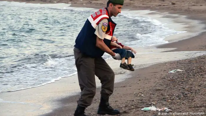 Flüchtling Kinderleiche Türkei Bodrum Syrien Kos EINSCHRÄNKUNG (picture-alliance/AP Photo/DHA)