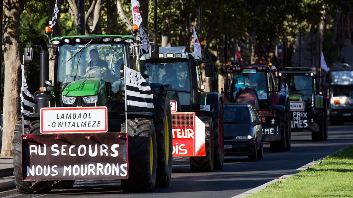 Tractors Hold Up Paris In Farmer Protest – DW – 09/03/2015