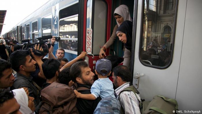 Ungarn Budapest Ostbahnhof Flüchtlinge Zug (Foto: DW/ Lars Scholtyssyk)