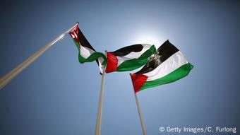 Palestine Flag To Fly Over Un Headquarters News Dw 10 09 15