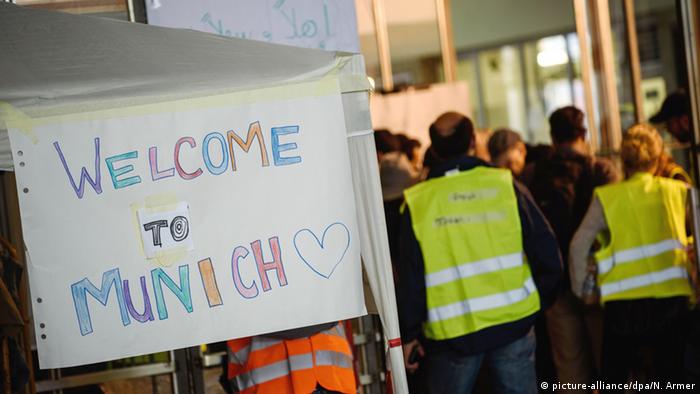 Willkommen in München: Flüchtlinge am Bahnhof München (Foto: Nicolas Armer/dpa)