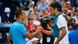 Roger Federer (r.) und Philipp Kohlschreiber reichen sich nach dem Match die Hände (Foto: EPA/ANDREW GOMBERT dpa Bildfunk) Roger Federer (r.) und Philipp Kohlschreiber reichen sich nach dem Match die Hände (Foto: EPA/ANDREW GOMBERT dpa Bildfunk)