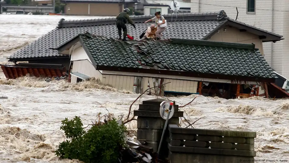 Flooding worsens in Japan – DW – 09/11/2015