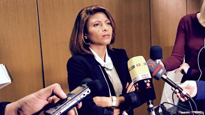 Haidair umringt von Journalisten (Foto: Naomi Conrad/DW)