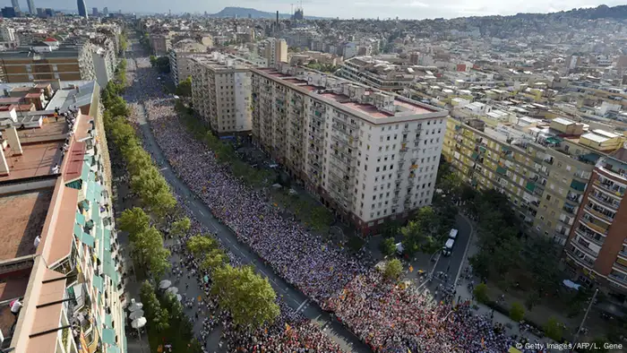 Barcelona Demonstration Katalonien Nationalfeiertag Fahne (Getty Images/AFP/L. Gene)