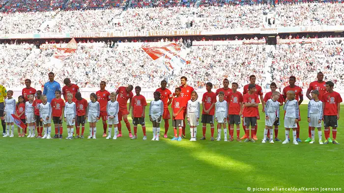Bundesliga FC Bayern München Flüchtlinge Kinder Maskottchen Flüchtlingskinder