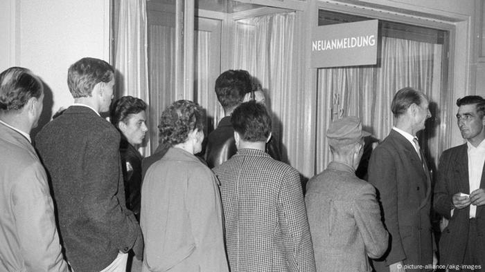 West-Berlin 1961 Meldestelle DDR Bürger Deutsch-Deutsche Migration