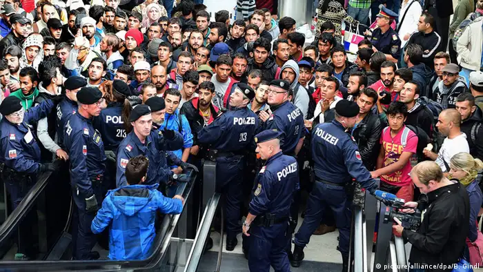 Österreich Salzburg Hauptbahnhof Flüchtlinge Polizei Grenze