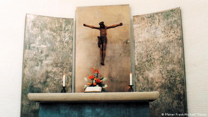 A picture of a crucifix hanging in the St. Ansgarii church in Bremen