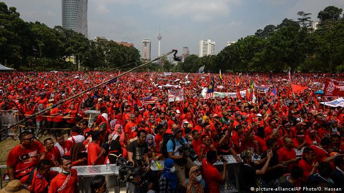 Malaysia Kuala Lumpur Demonstration Regierungsanhänger