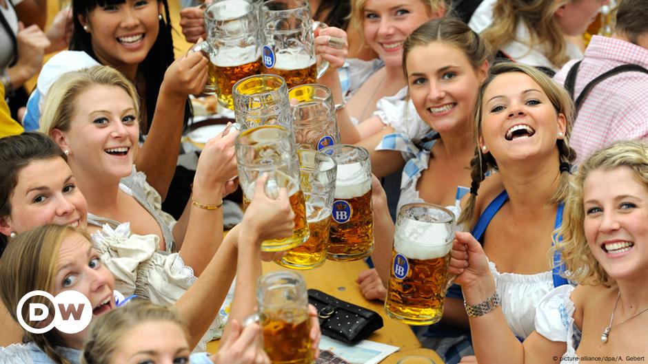 10 Ways You Know Youre At Oktoberfest Dw 09182015 8182