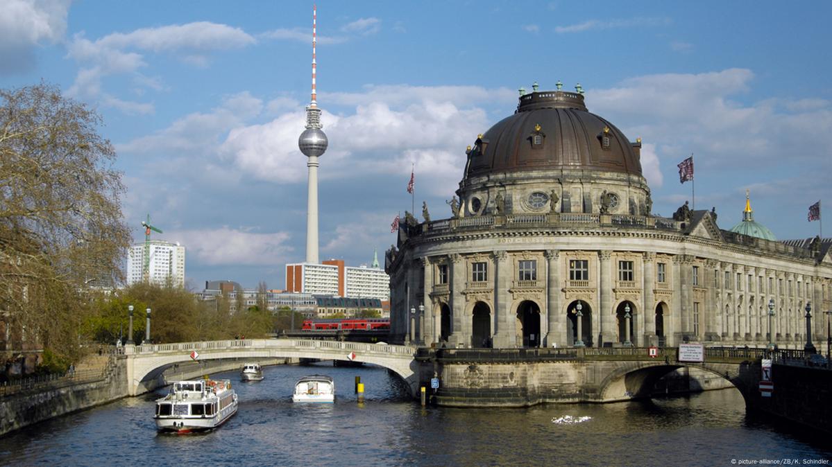 Museum island. Музеумсинзель Берлин. Достопримечательности Германии музейный остров. Остров музеев в Германии. Музейный остров в Берлине (1999).