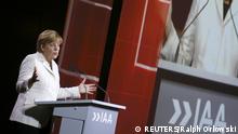 IAA: Меркель призвала автоиндустрию помочь интеграции беженцев