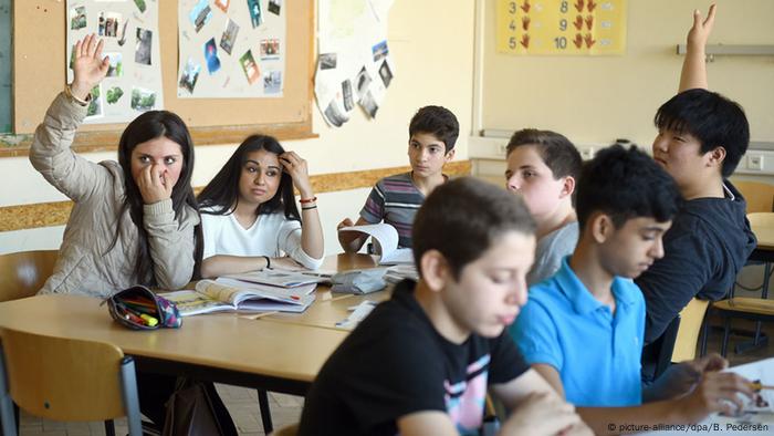 Ein Blick ins Klassenzimmer einer Willkommensklasse mit Kindern (Foto: Britta Pedersen)