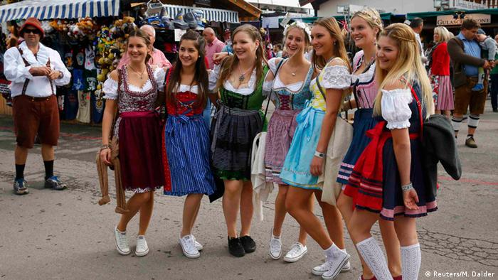 Girls in traditional Bavarian dresses REUTERS/Michael Dalder