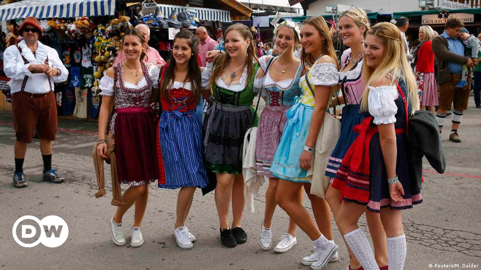 Traditional dress at the Oktoberfest – DW – 09/22/2015