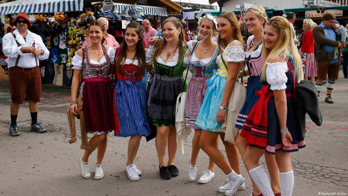 Traditional Dress At The Oktoberfest Dw 09 22 2015