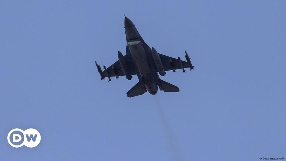 Turkey downs aircraft near Syrian border – DW – 10/16/2015