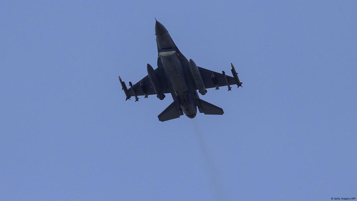 Turkey downs aircraft near Syrian border – DW – 10/16/2015