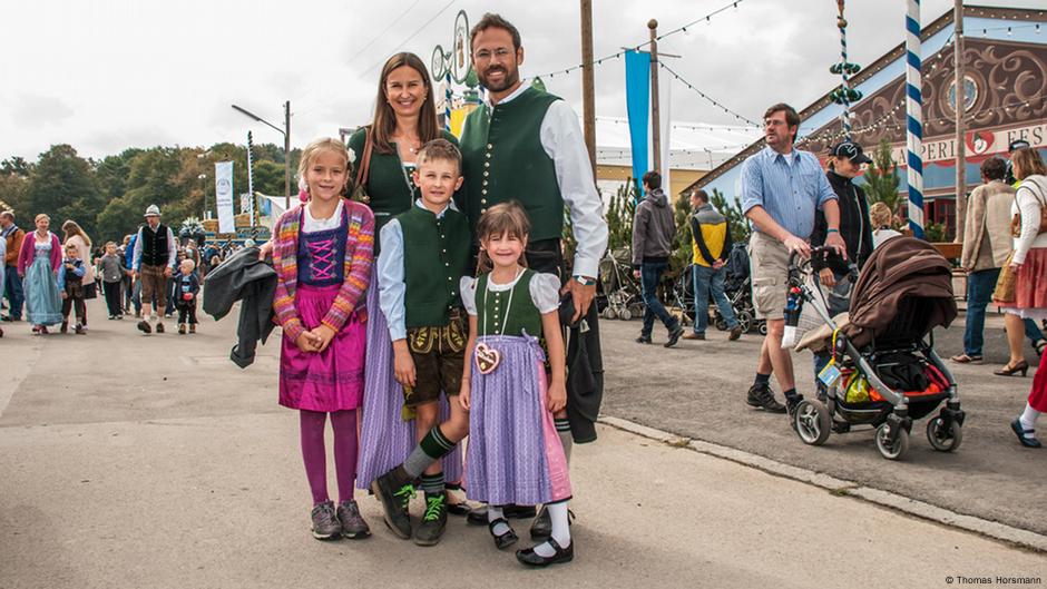 Oktoberfest Te Kostum Gecidi Yasam Dw 23 09 2015