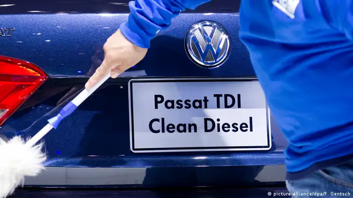 Deutschland VW Logo Symbolbild zum Abgasen-Skandal