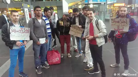 Deutschland, arabische Jugend Berlin empfängt Flüchtlinge