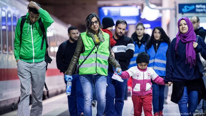 Eine Massenmobilisierung Fur Fluchtlinge Deutschland Dw 22 08 16