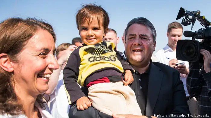 Jordanien Wirtschaftsminister Gabriel besucht das Flüchtlingslager Saartari (picture-alliance/dpa/B.v. Jutrczenka)