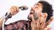 Symbolbild Mann singt unter der Dusche Symbolbild Mann singt unter der Dusche