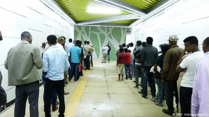 Äthiopien erste Straßenbahn in Addis Abeba