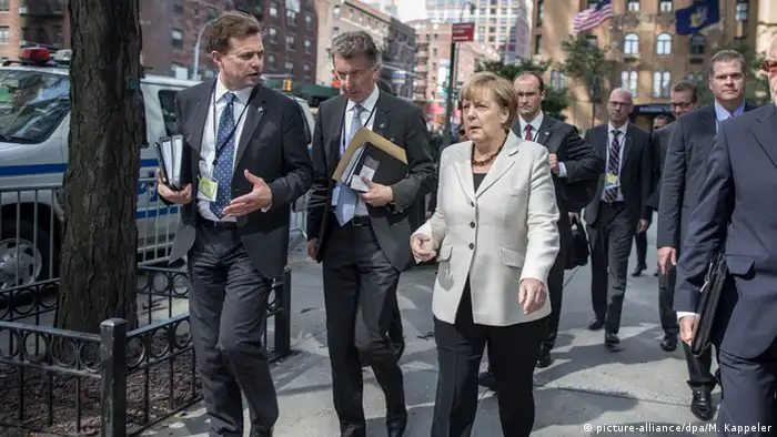 USA New York UN Gipfel Angela Merkel und Regierungssprecher Seibert