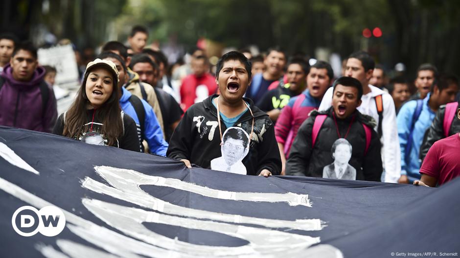 México Recordó A Los 43 De Ayotzinapa – DW – 26/09/2015