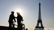 Radfahrer vor Eiffelturm, Foto: AFP