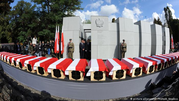 Polen Warschau Umbettung Opfer Zweiter Weltkrieg