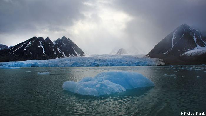 Vereiste Polarlandschaft mit Gletscher in Spitzbergen, Norwegen (Photo: Michael Marek)